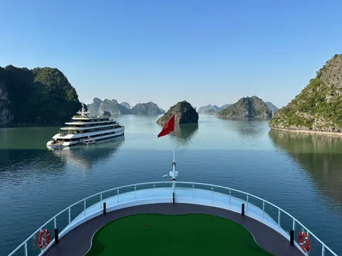 Looking forward over the putting turf on the foredeck, the flag up and karst either side of the channel