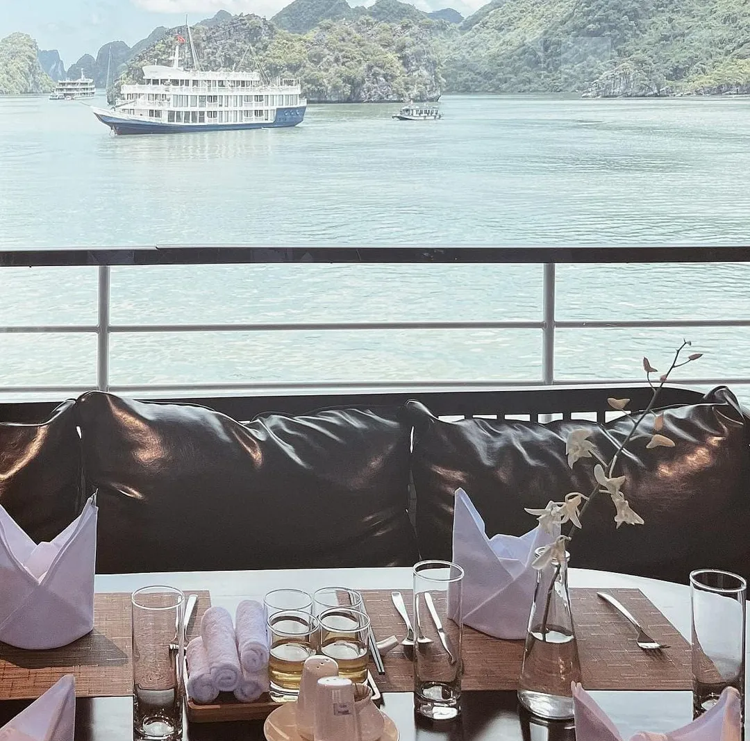 Table laid on the leather banquette by the window, the bay filling the glass behind
